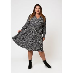 Perfect Wrap Midi Dress in Graphic Gardenia (Curve)